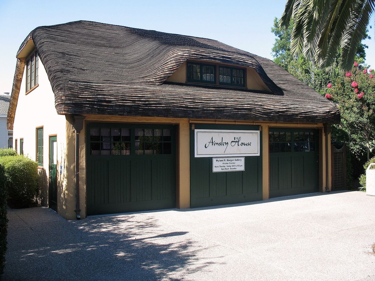 The Ainsley carriage house, now the museum's visitor center